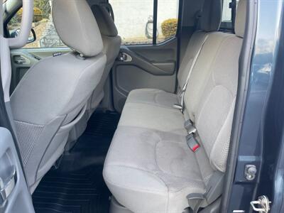 2018 Nissan Frontier SV  Crew Cab 4x4 - Photo 41 - Hesston, PA 16647
