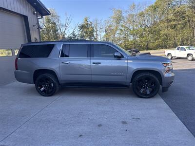 2020 Chevrolet Suburban LT  4x4 - Photo 3 - Hesston, PA 16647