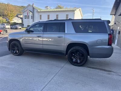 2020 Chevrolet Suburban LT  4x4 - Photo 8 - Hesston, PA 16647