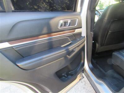 2017 Ford Explorer Limited   - Photo 16 - Downey, CA 90241