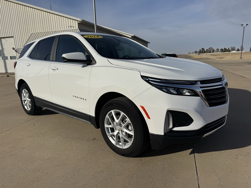 2024 Chevrolet Equinox LT   - Photo 1 - Lone Tree, IA 52755