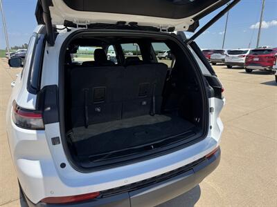 2022 Jeep Grand Cherokee L Altitude 4x4  4x4 - Photo 18 - Lone Tree, IA 52755