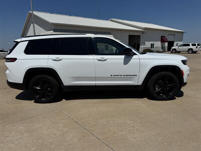 2022 Jeep Grand Cherokee L Altitude 4x4  4x4 - Photo 3 - Lone Tree, IA 52755