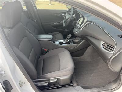 2023 Chevrolet Malibu LT   - Photo 13 - Lone Tree, IA 52755