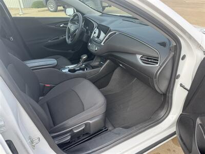 2023 Chevrolet Malibu LT   - Photo 14 - Lone Tree, IA 52755