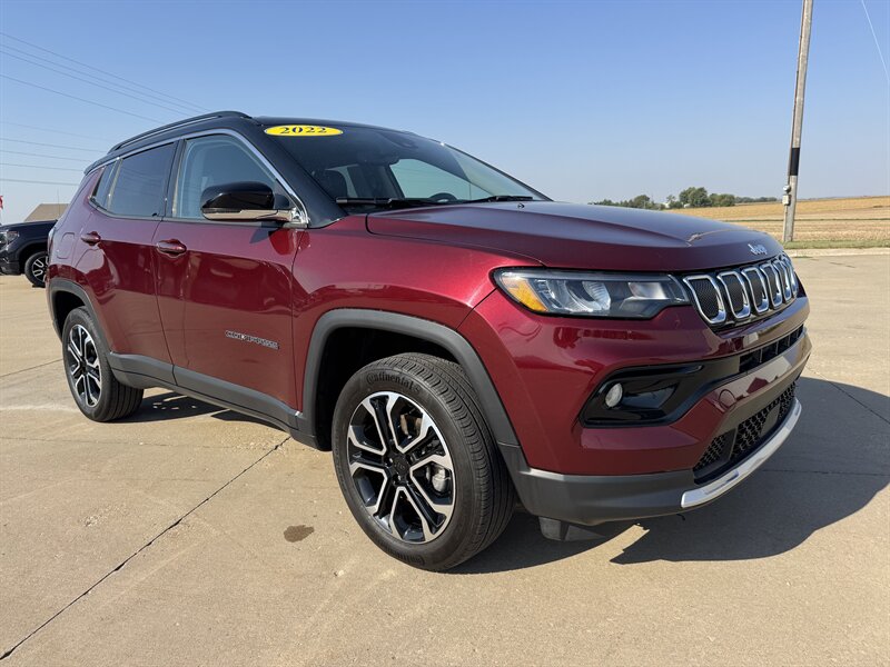 2022 Jeep Compass Limited  4x4 - Photo 1 - Lone Tree, IA 52755