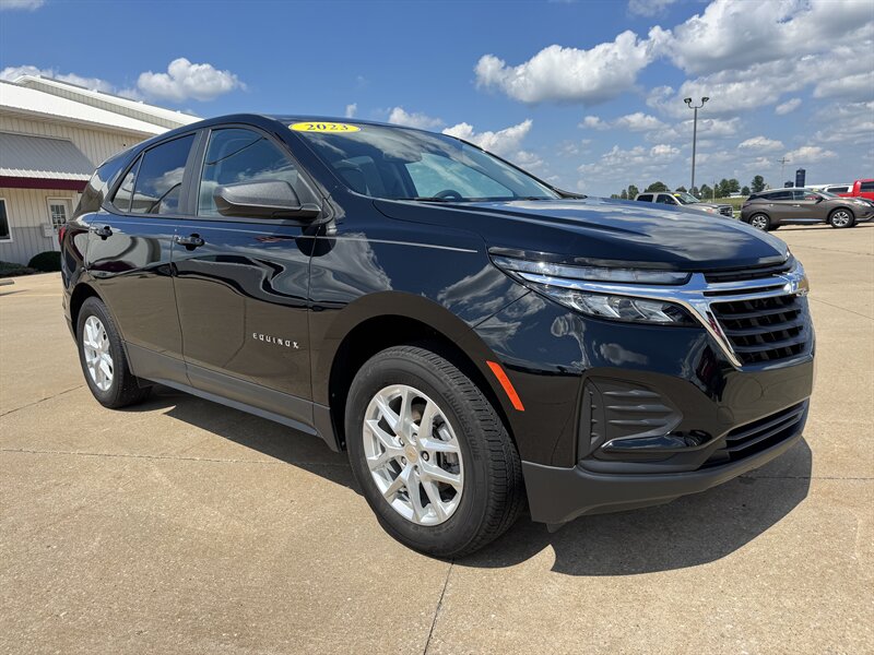 2023 Chevrolet Equinox LS  AWD - Photo 1 - Lone Tree, IA 52755