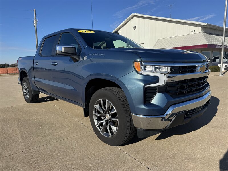 2024 Chevrolet Silverado 1500 LT Crew 4x4  Crew Cab 4x4 - Photo 1 - Lone Tree, IA 52755