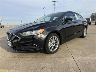 2017 Ford Fusion SE - Photo 2 - Lone Tree, IA 52755