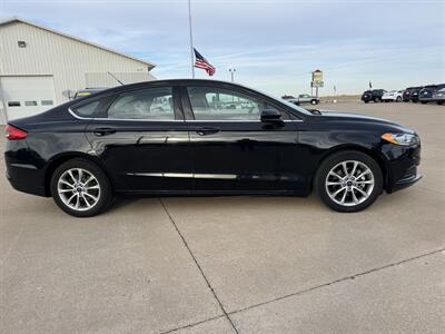 2017 Ford Fusion SE - Photo 3 - Lone Tree, IA 52755