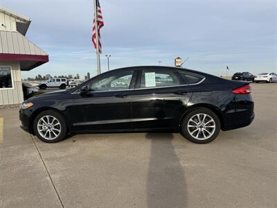2017 Ford Fusion SE - Photo 4 - Lone Tree, IA 52755