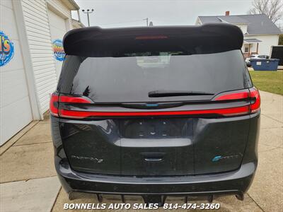 2021 Chrysler Pacifica Hybrid Touring L   - Photo 4 - Fairview, PA 16415
