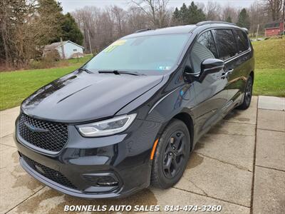 2021 Chrysler Pacifica Hybrid Touring L   - Photo 2 - Fairview, PA 16415