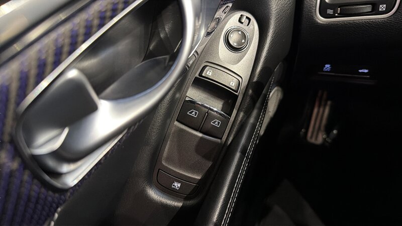 2017 INFINITI Q60 Red Sport 400 - Photo 19 - Mesa, AZ 85201