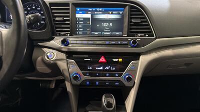 2017 Hyundai ELANTRA Limited   - Photo 15 - Mesa, AZ 85201