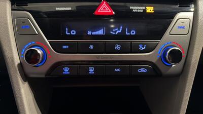 2017 Hyundai ELANTRA Limited   - Photo 28 - Mesa, AZ 85201