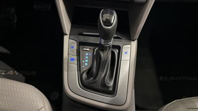 2017 Hyundai ELANTRA Limited   - Photo 23 - Mesa, AZ 85201