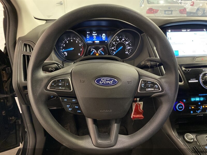 2017 Ford Focus SEL photo