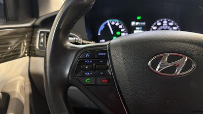 2017 Hyundai SONATA Hybrid Limited   - Photo 27 - Mesa, AZ 85201
