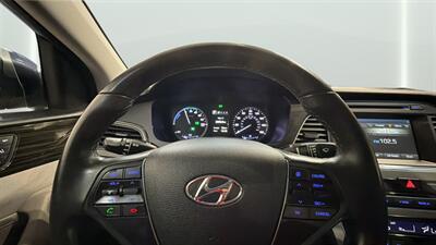 2017 Hyundai SONATA Hybrid Limited   - Photo 30 - Mesa, AZ 85201