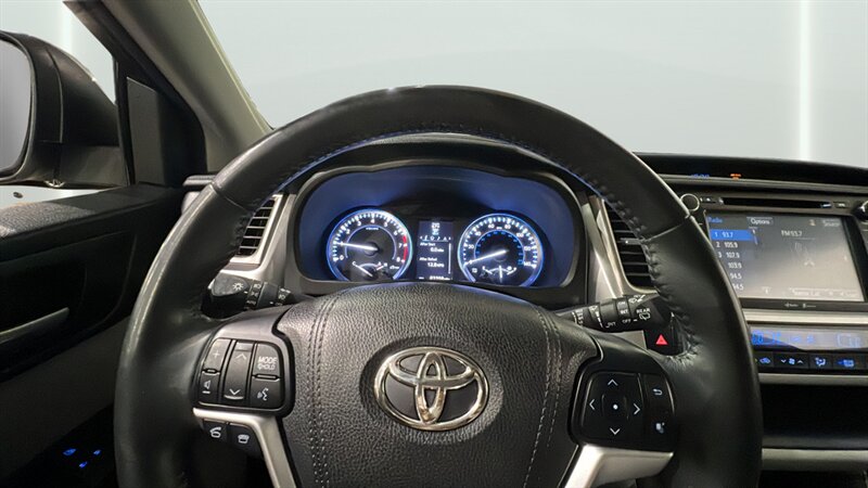 2015 Toyota Highlander XLE V6 - Photo 30 - Mesa, AZ 85201