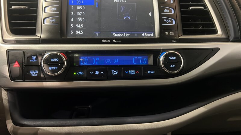 2015 Toyota Highlander XLE V6 - Photo 28 - Mesa, AZ 85201