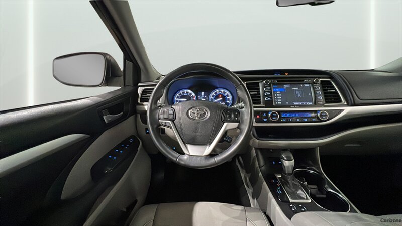 2015 Toyota Highlander XLE V6 - Photo 16 - Mesa, AZ 85201