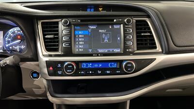 2015 Toyota Highlander XLE V6 - Photo 15 - Mesa, AZ 85201