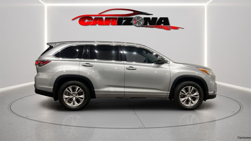 2015 Toyota Highlander XLE V6 - Photo 12 - Mesa, AZ 85201