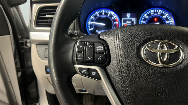 2015 Toyota Highlander XLE V6 - Photo 27 - Mesa, AZ 85201