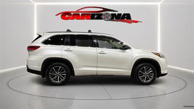2017 Toyota Highlander XLE   - Photo 10 - Mesa, AZ 85201