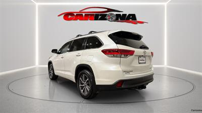 2017 Toyota Highlander XLE   - Photo 6 - Mesa, AZ 85201
