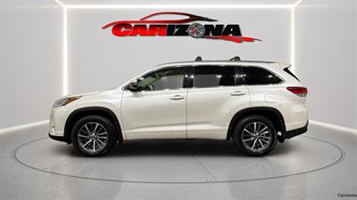 2017 Toyota Highlander XLE   - Photo 4 - Mesa, AZ 85201