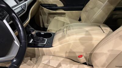 2017 Toyota Highlander XLE   - Photo 26 - Mesa, AZ 85201
