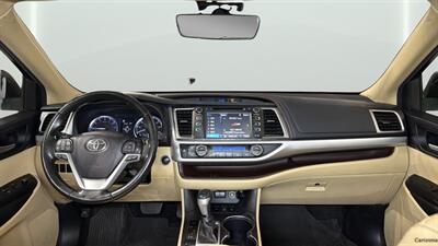 2017 Toyota Highlander XLE   - Photo 14 - Mesa, AZ 85201