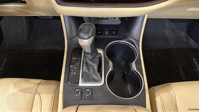 2017 Toyota Highlander XLE   - Photo 23 - Mesa, AZ 85201