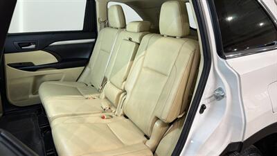 2017 Toyota Highlander XLE   - Photo 33 - Mesa, AZ 85201