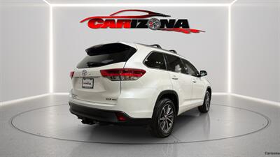 2017 Toyota Highlander XLE   - Photo 8 - Mesa, AZ 85201