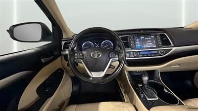 2017 Toyota Highlander XLE   - Photo 16 - Mesa, AZ 85201