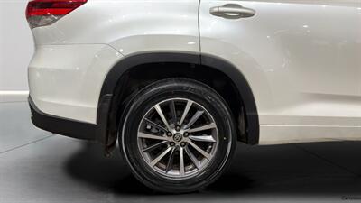 2017 Toyota Highlander XLE   - Photo 35 - Mesa, AZ 85201