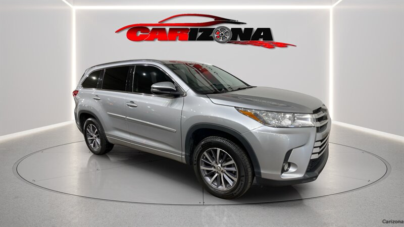 2017 Toyota Highlander XLE - Photo 2 - Mesa, AZ 85201
