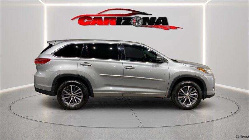 2017 Toyota Highlander XLE   - Photo 1 - Mesa, AZ 85201