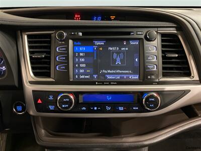 2017 Toyota Highlander XLE - Photo 17 - Mesa, AZ 85201