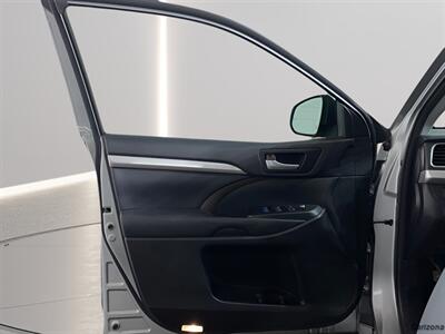 2017 Toyota Highlander XLE - Photo 9 - Mesa, AZ 85201