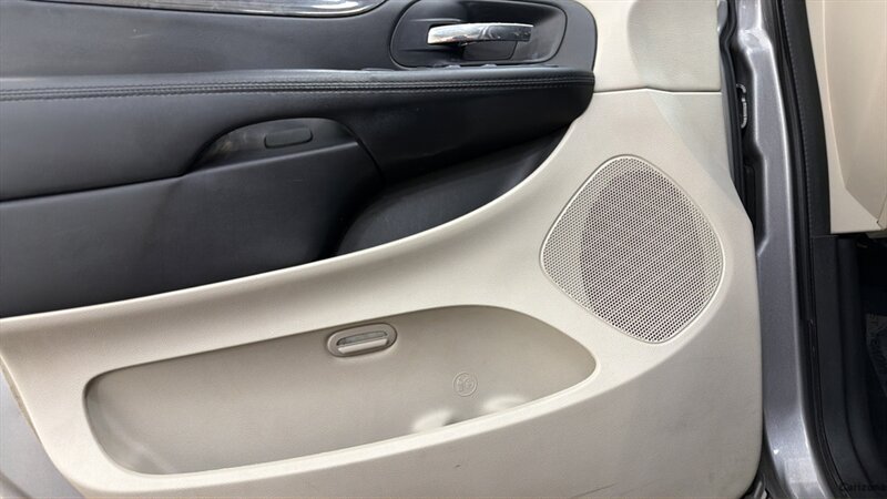 2016 Dodge Grand Caravan SXT - Photo 21 - Mesa, AZ 85201