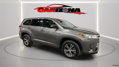 2017 Toyota Highlander LE   - Photo 2 - Mesa, AZ 85201