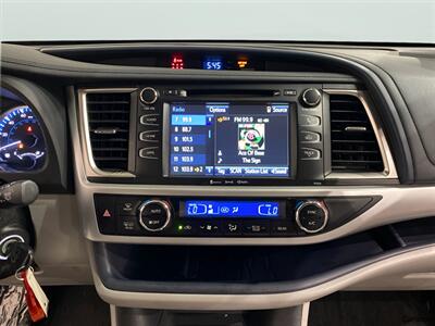 2017 Toyota Highlander LE   - Photo 14 - Mesa, AZ 85201