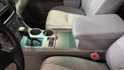 2013 Toyota Highlander   - Photo 26 - Mesa, AZ 85201