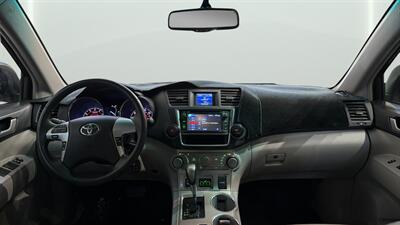 2013 Toyota Highlander   - Photo 14 - Mesa, AZ 85201