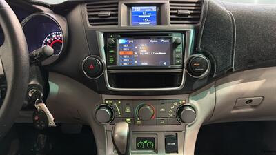 2013 Toyota Highlander   - Photo 15 - Mesa, AZ 85201